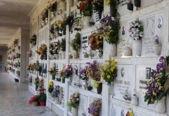 Apertura al pubblico dei cimiteri comunali