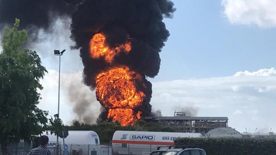 Incendio stabilimento chimico a Porto Marghera